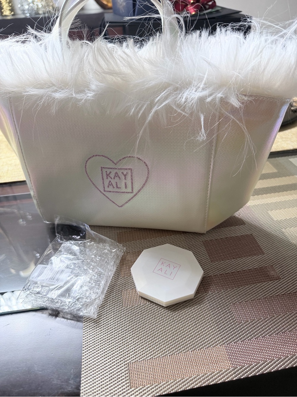 Kayali White Faux Fur Trim Card & Key Pouch - Picture 2 of 2